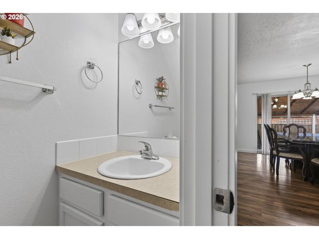 871 N 20TH Way, Cornelius, OR 97113