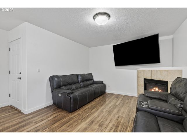 871 N 20TH Way, Cornelius, OR 97113
