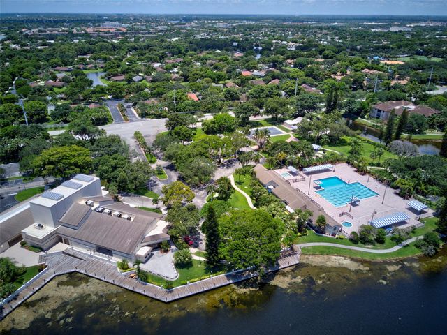 2660 Carambola Cir N 202, Coconut Creek, FL 33066