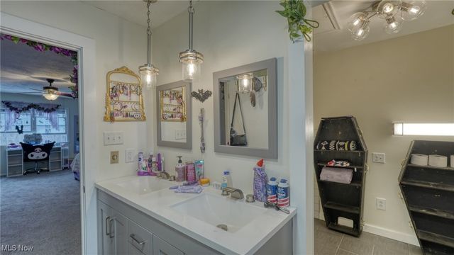 10525 Twin Oaks Drive, Cambridge, OH 43725