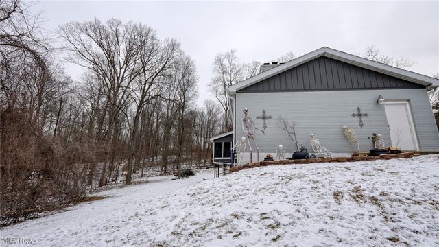 10525 Twin Oaks Drive, Cambridge, OH 43725