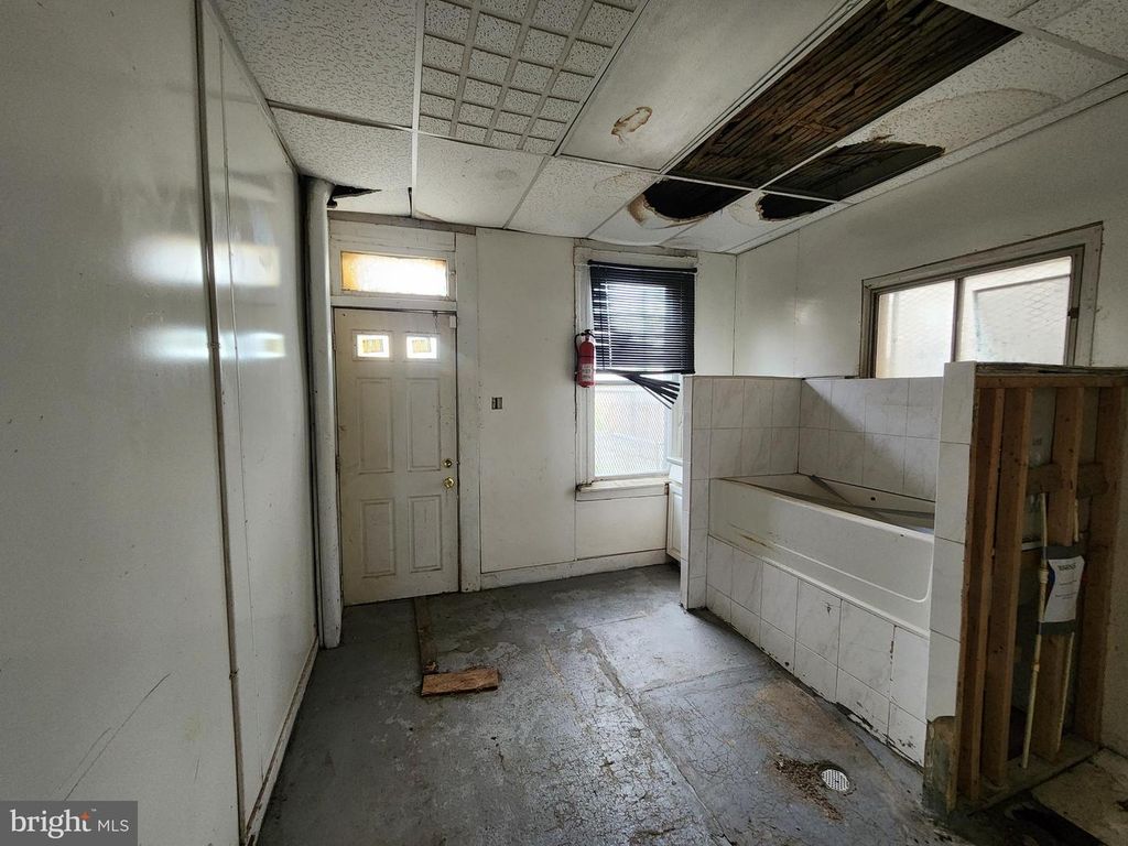 Image 10 of property listing at 2946 GREENMOUNT AVE, Baltimore, MD 21218