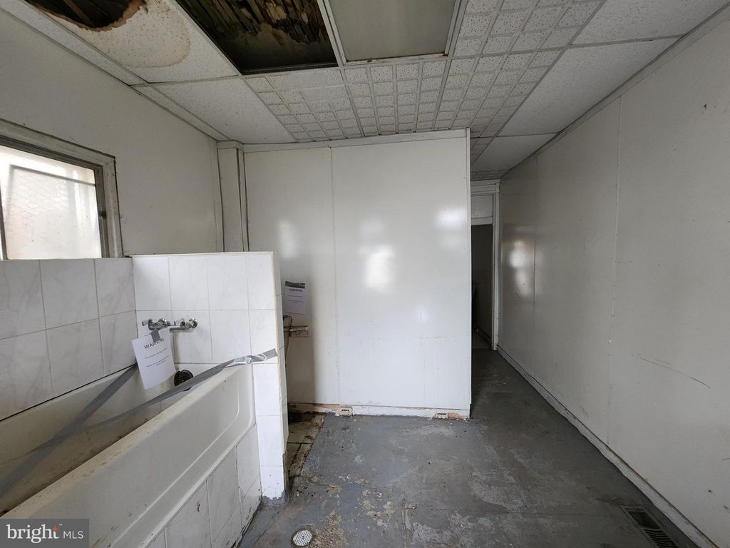 Image 11 of property listing at 2946 GREENMOUNT AVE, Baltimore, MD 21218