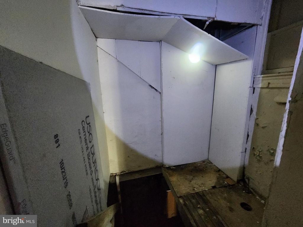 Image 13 of property listing at 2946 GREENMOUNT AVE, Baltimore, MD 21218