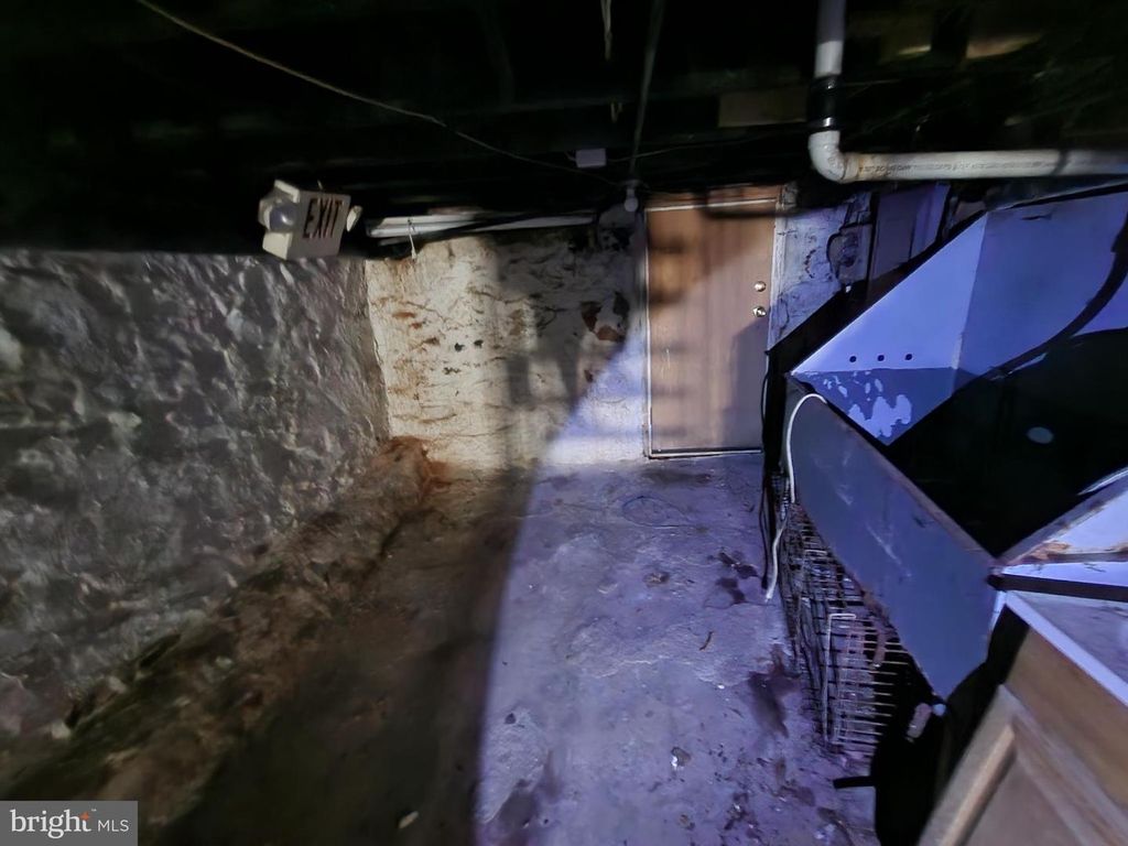 Image 14 of property listing at 2946 GREENMOUNT AVE, Baltimore, MD 21218