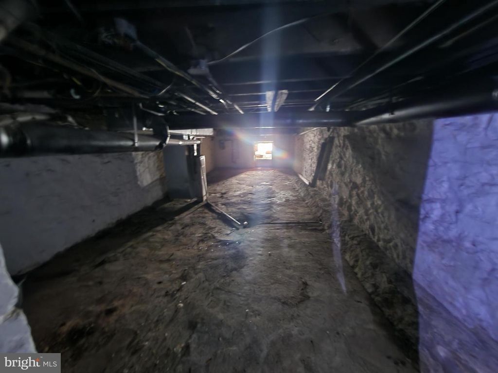 Image 15 of property listing at 2946 GREENMOUNT AVE, Baltimore, MD 21218