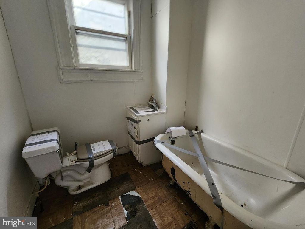 Image 17 of property listing at 2946 GREENMOUNT AVE, Baltimore, MD 21218