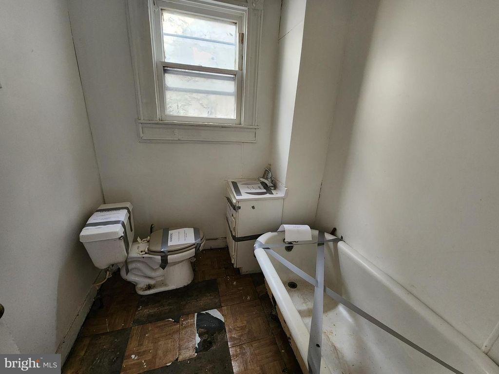 Image 18 of property listing at 2946 GREENMOUNT AVE, Baltimore, MD 21218