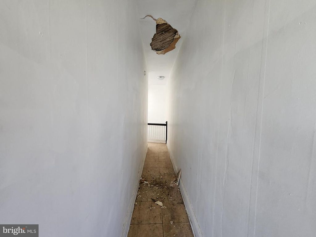 Image 19 of property listing at 2946 GREENMOUNT AVE, Baltimore, MD 21218