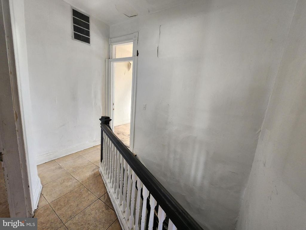 Image 20 of property listing at 2946 GREENMOUNT AVE, Baltimore, MD 21218