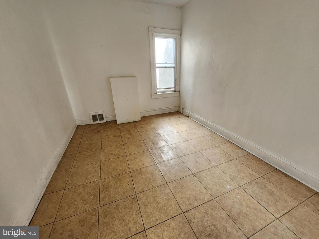 Image 22 of property listing at 2946 GREENMOUNT AVE, Baltimore, MD 21218