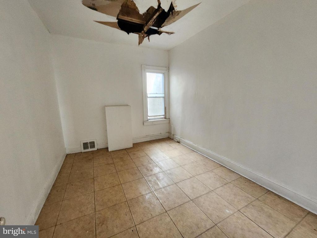 Image 23 of property listing at 2946 GREENMOUNT AVE, Baltimore, MD 21218