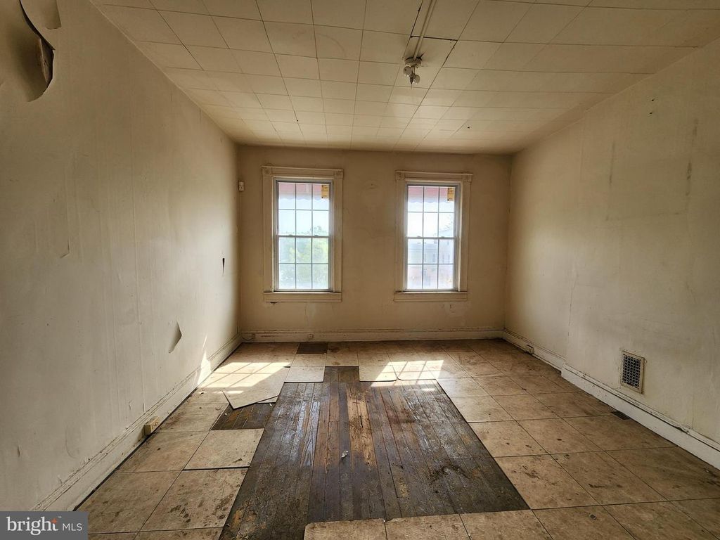 Image 24 of property listing at 2946 GREENMOUNT AVE, Baltimore, MD 21218