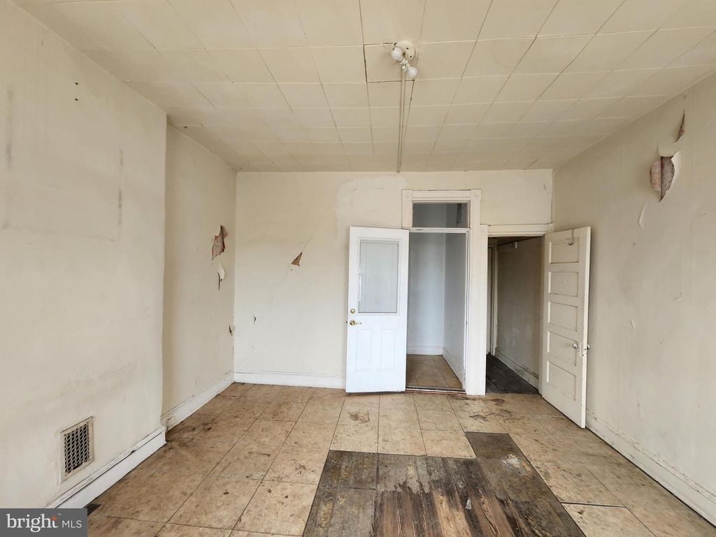 Image 25 of property listing at 2946 GREENMOUNT AVE, Baltimore, MD 21218