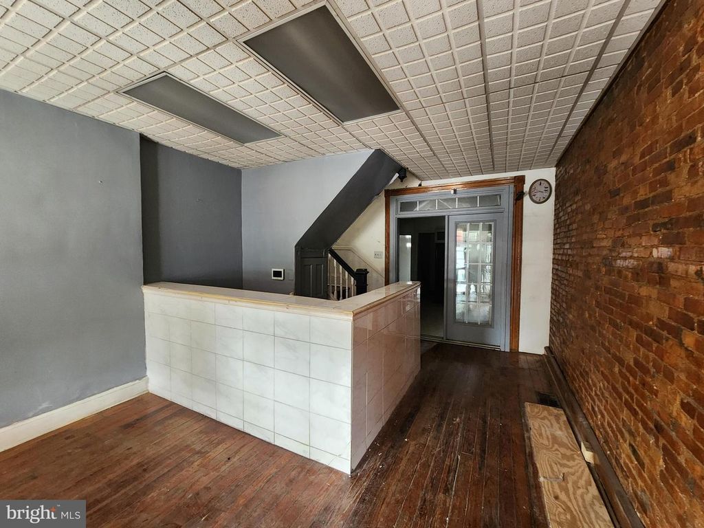 Image 6 of property listing at 2946 GREENMOUNT AVE, Baltimore, MD 21218