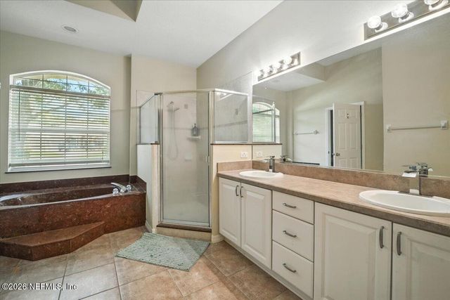 24 LAKESIDE Place W, Palm Coast, FL 32137