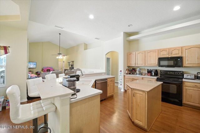 24 LAKESIDE Place W, Palm Coast, FL 32137
