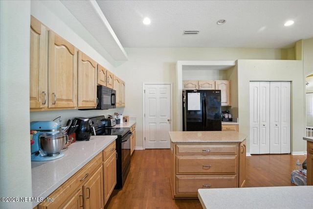 24 LAKESIDE Place W, Palm Coast, FL 32137