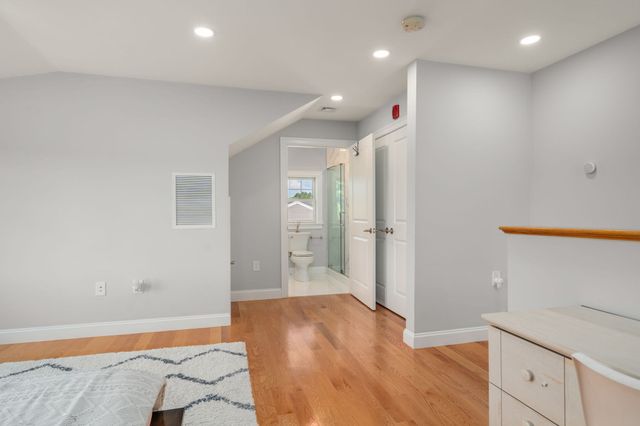 140 Main St E, Upton, MA 01568
