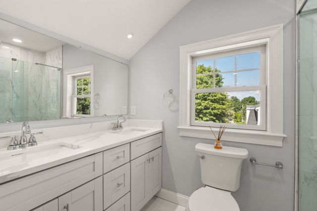 140 Main St E, Upton, MA 01568