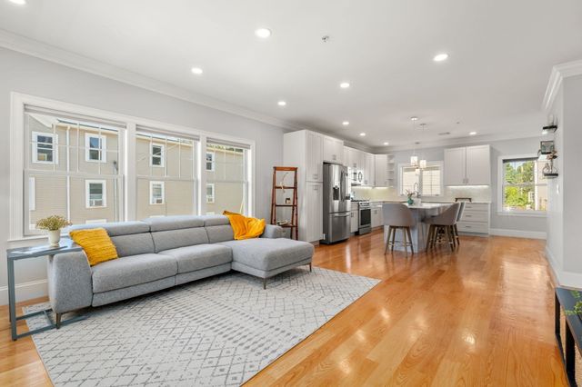 140 Main St E, Upton, MA 01568