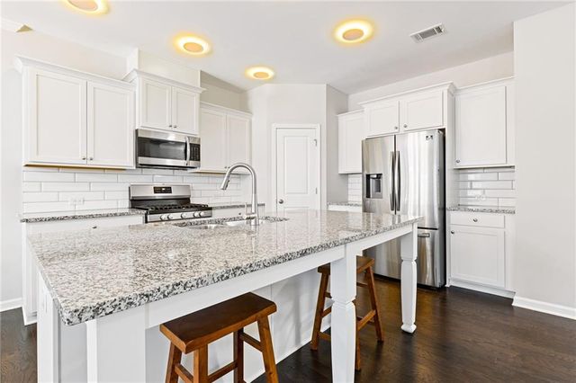 1255 Lanier Meadow Drive, Sugar Hill, GA 30518