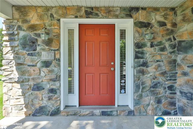 1944 Grigio Place, Bethlehem Twp, PA 18045