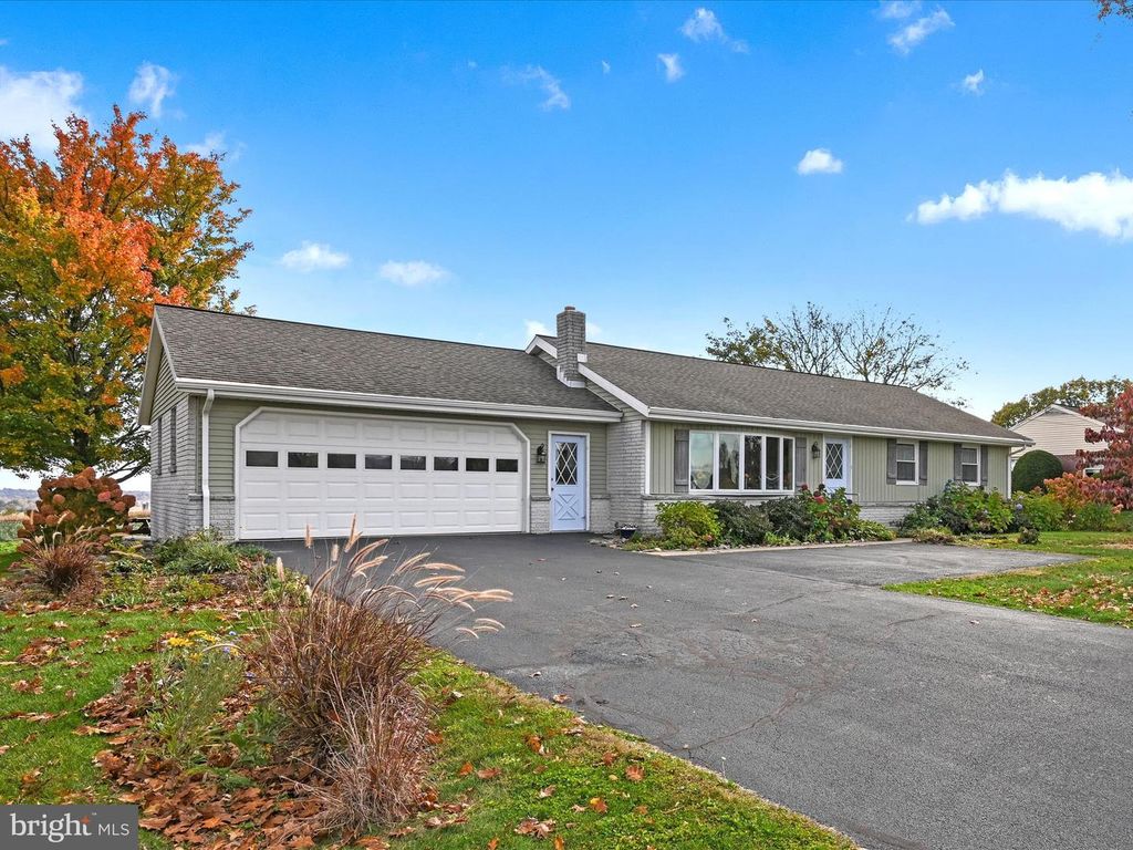 362 W LEXINGTON RD, Lititz, PA 17543