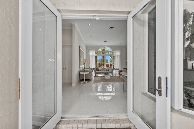 10802 Greenbriar Villa Drive, Wellington, FL 33449