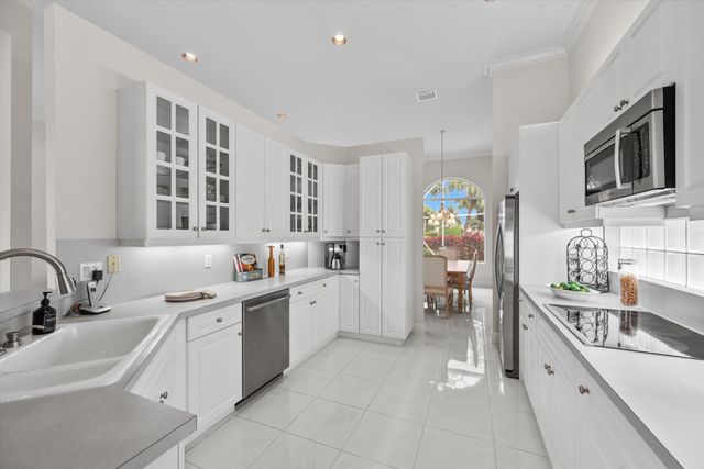 10802 Greenbriar Villa Drive, Wellington, FL 33449