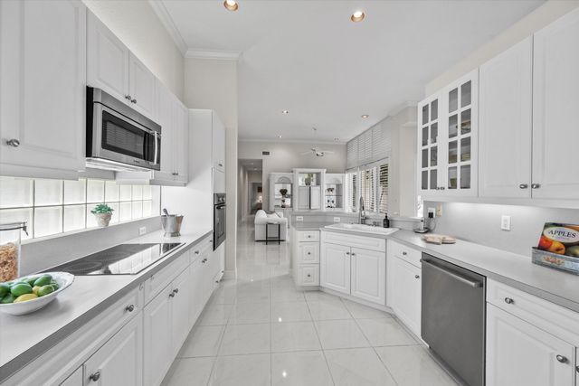 10802 Greenbriar Villa Drive, Wellington, FL 33449
