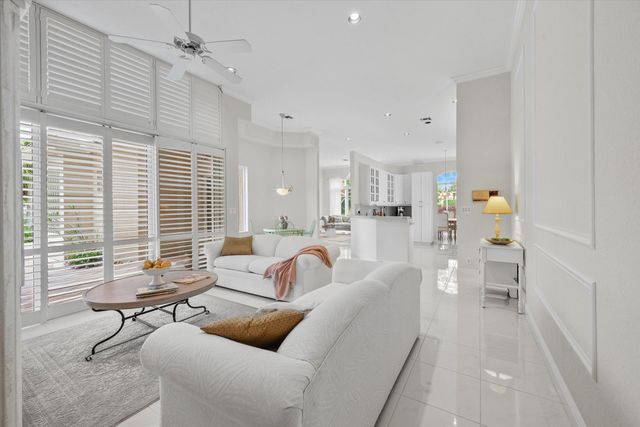 10802 Greenbriar Villa Drive, Wellington, FL 33449