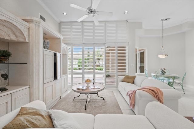 10802 Greenbriar Villa Drive, Wellington, FL 33449