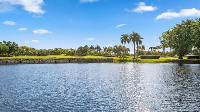 10802 Greenbriar Villa Drive, Wellington, FL 33449