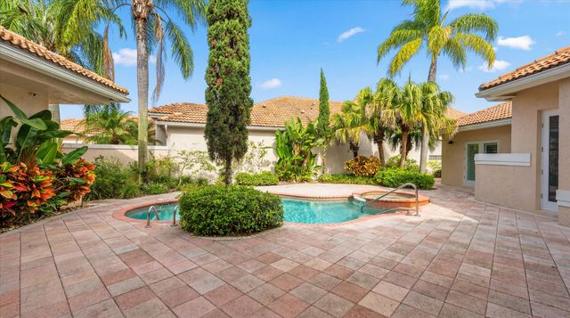 10802 Greenbriar Villa Drive, Wellington, FL 33449