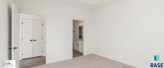 9207 W Ark Pl Place, Sioux Falls, SD 57106