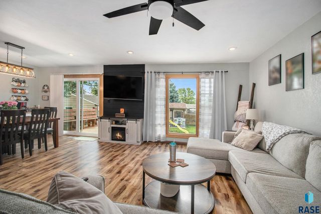 1012 NW 6th St Street, Madison, SD 57042