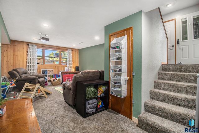 1012 NW 6th St Street, Madison, SD 57042