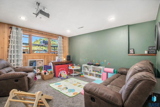 1012 NW 6th St Street, Madison, SD 57042