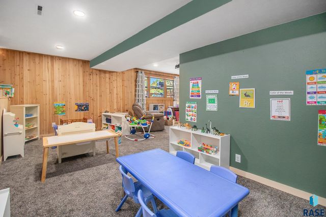 1012 NW 6th St Street, Madison, SD 57042