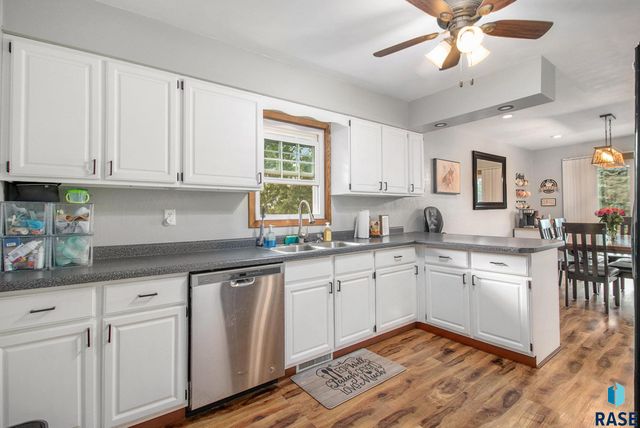 1012 NW 6th St Street, Madison, SD 57042