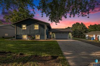 1012 NW 6th St Street, Madison, SD 57042