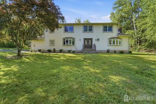 6 king arthurs Court, Edison, NJ 08820