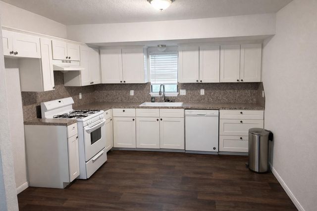 102 Magnolia Street, Lake Jackson, TX 77566