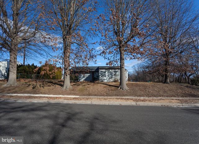 273 BIRCH DR, Levittown, PA 19054