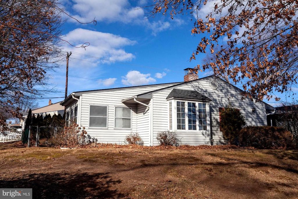 273 BIRCH DR, Levittown, PA 19054