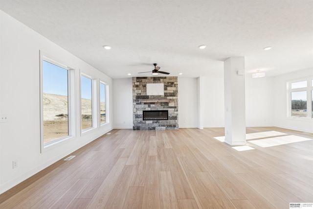 18552 Sycamore Drive, Gretna, NE 68028