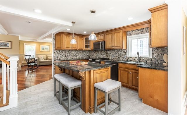 28 Winona Ave, Fairhaven, MA 02719