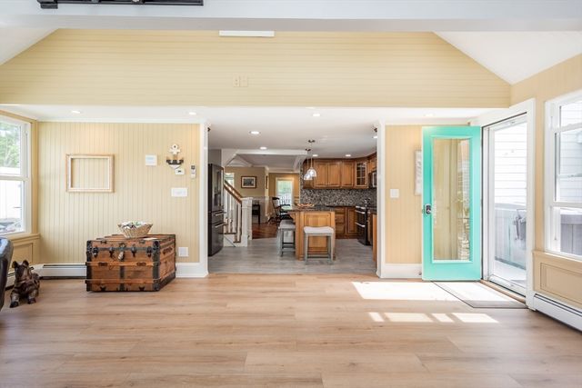 28 Winona Ave, Fairhaven, MA 02719