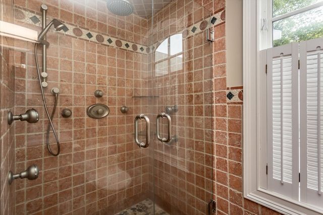 28 Winona Ave, Fairhaven, MA 02719